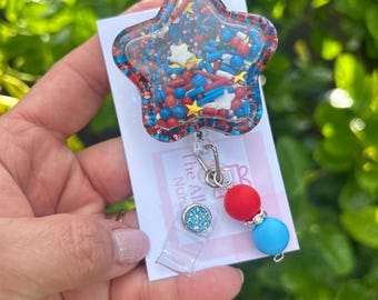 Porta credenciales con estrella patriótica y agitador / Enfermera del 4 de julio / Resina con purpurina roja, blanca y azul