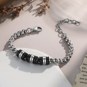 Pulsera personalizada con nombre de 2 a 5 cuentas para hombre, pulsera grabada ajustable, pulsera con palabra personalizada para pareja, regalo del Día del Padre para él