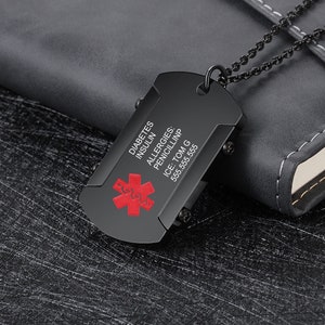 Collar colgante de alerta médica para hombres Mujeres Nombre grabado personalizado Etiqueta de identificación Collar de acero inoxidable Alerta médica de emergencia Joyería (negro)