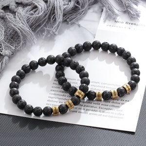 Pulsera de cuentas de piedra de lava negra, pulsera personalizada con nombre de niño grabado, pulsera para hombre, regalo para el Día del Padre.