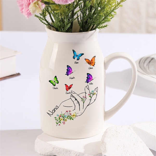 Personalisierte Keramikvase für Mama, benutzerdefinierte Vase für Familienmitglieder, Schmetterling auf Mamas Hand Home Accents Geschenke für sie, Muttertagsgeschenk