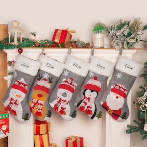 Medias colgantes de Papá Noel con muñeco de nieve, Medias de oso de punto con nombre personalizado, Adornos personalizados, regalos de Navidad, medias navideñas bordadas
