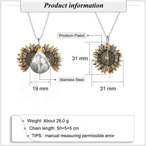 Pu&ograve; includere: Una collana con ciondolo a forma di girasole in acciaio inossidabile placcato rodio. Il ciondolo misura 3,1 cm di diametro e contiene una foto. La lunghezza della catena &egrave; di 50+5+5 cm. Informazioni sul prodotto in alto.