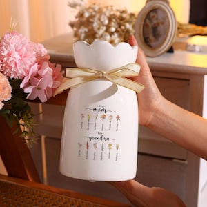 First Mom Now Grandma Garden パーソナライズされた陶器の花瓶、お子様やお孫様の名前が入ったカスタム誕生花の花瓶、お母様やおばあ様への母の日ギフト