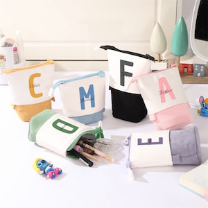 Aangepaste kindernaam etui met initiaal, pop-up etui, pennenzakje omlaag schuifbaar, gepersonaliseerd terug naar school cadeau voor haar hem