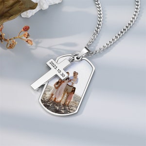 Collar personalizado con etiqueta de foto con dije de cruz, collar grabado para hombres, regalos de recuerdo de imagen para él, regalo de aniversario, regalo del día del padre
