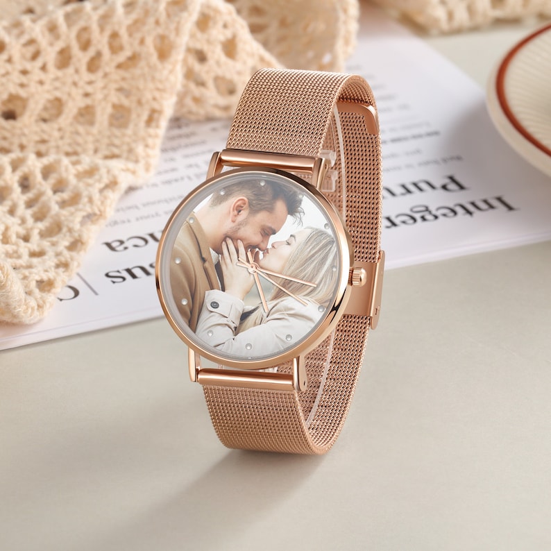 Personligt fotoarmbandsur för kvinnor, roséguldklocka med graverad text för henne, fotoklocka med jubileumspresenter till fru, till vän bild 1