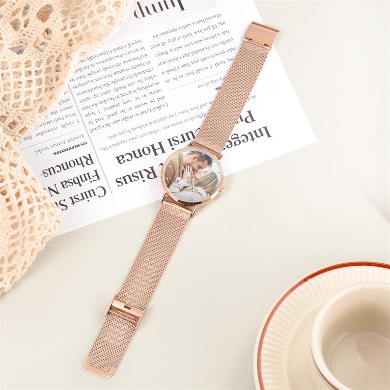 Personligt fotoarmbandsur för kvinnor, roséguldklocka med graverad text för henne, fotoklocka med jubileumspresenter till fru, till vän bild 4