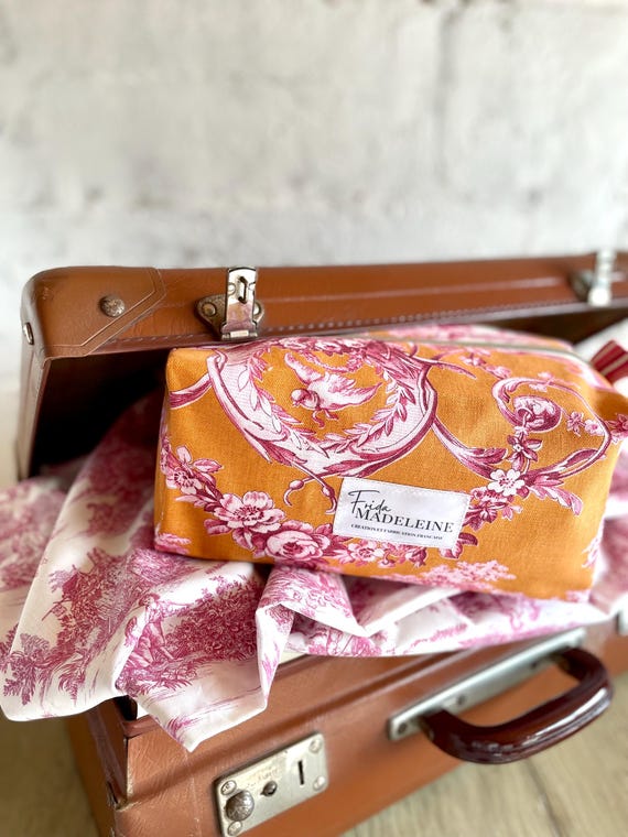 Muriel toiletry bag