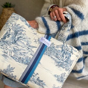 Bolso tote Emile crudo y azul en toile de Jouy