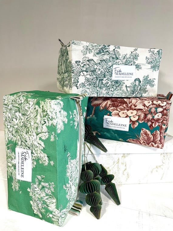 Muriel toiletry bag