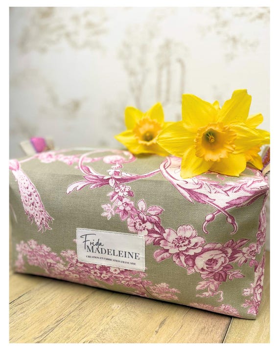 Muriel toiletry bag