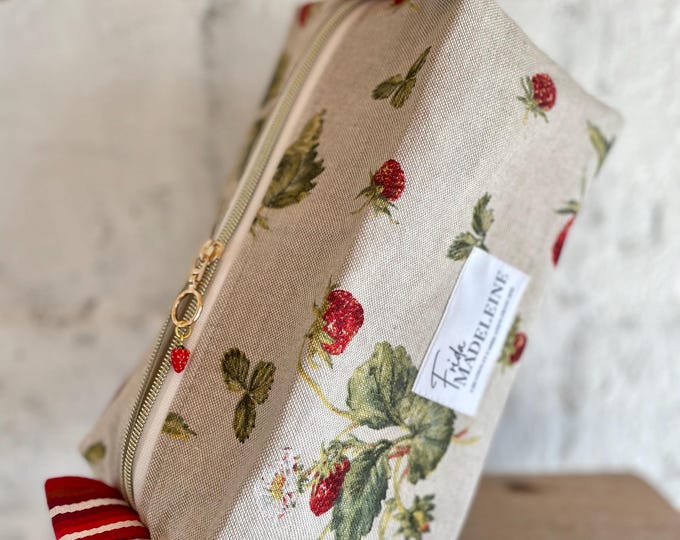 Muriel toiletry bag