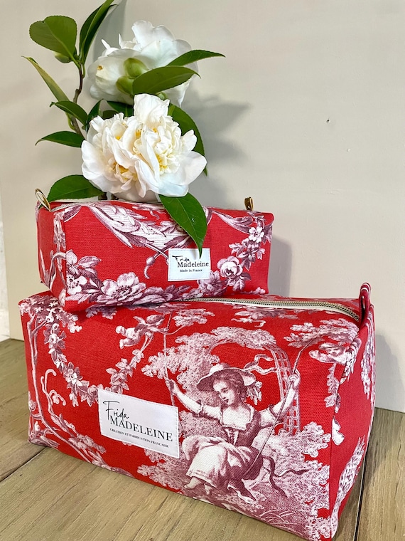 Muriel toiletry bag