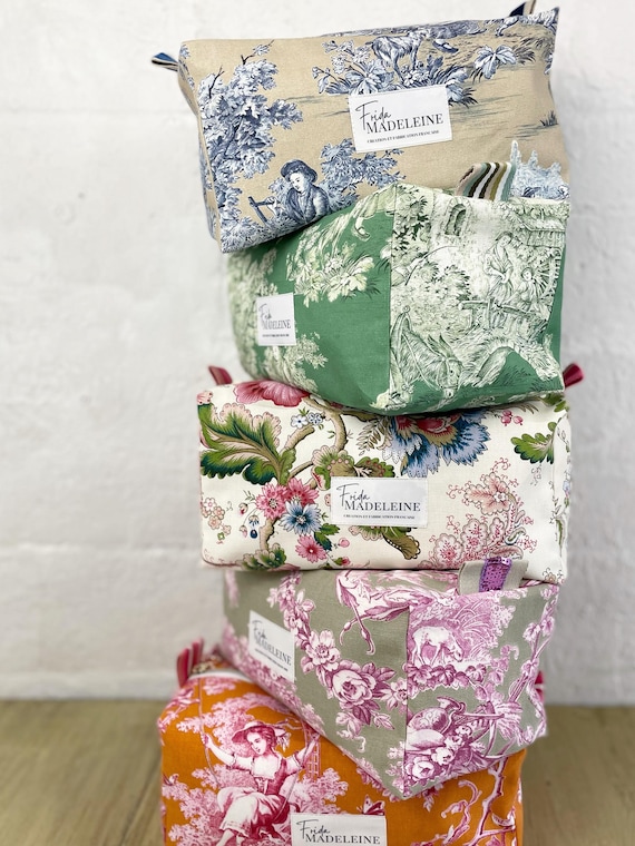 Muriel toiletry bag