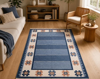 Alfombra Kilim de lana tejida a mano: diseño tribal geométrico azul y beige, decoración bohemia para sala de estar.