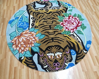 Hand-Tufted 3D Tiger Rug: Floral Accent Animal Carpet