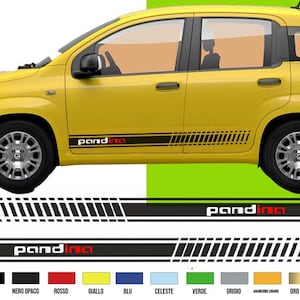 Peut inclure: Une voiture jaune avec des autocollants latéraux noirs et blancs qui indiquent "pandina" en rouge. La voiture a des pneus noirs et un feu arrière rouge. En dessous, des modèles d'autocollants et des options de couleurs.