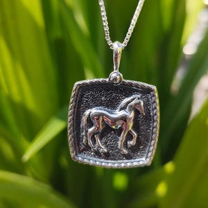 Horse Signet Pendant, Horse Symbol Necklace, Animal Jewelry, Fantasy Horse Charm, Horse Pendant, Horse Cable Amulet