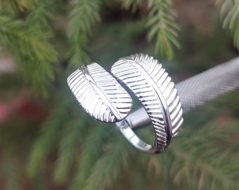 Double Feather Silver Ring, Unique Unisex Adjustable Band, Bohemian Style Jewelry, Sterling silver, Double Feather Ring