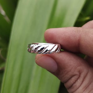 Zilveren kabelring, zilveren kabelring, modern en chique design, gedraaide kabelring 5 mm