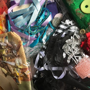 Stoffe/Band/Sammelbeutel/Junk Journal/Puppenherstellung/Näharbeiten/Verzierungen/Patchwork/Textilkunst/Kunst/Mixed Media Art