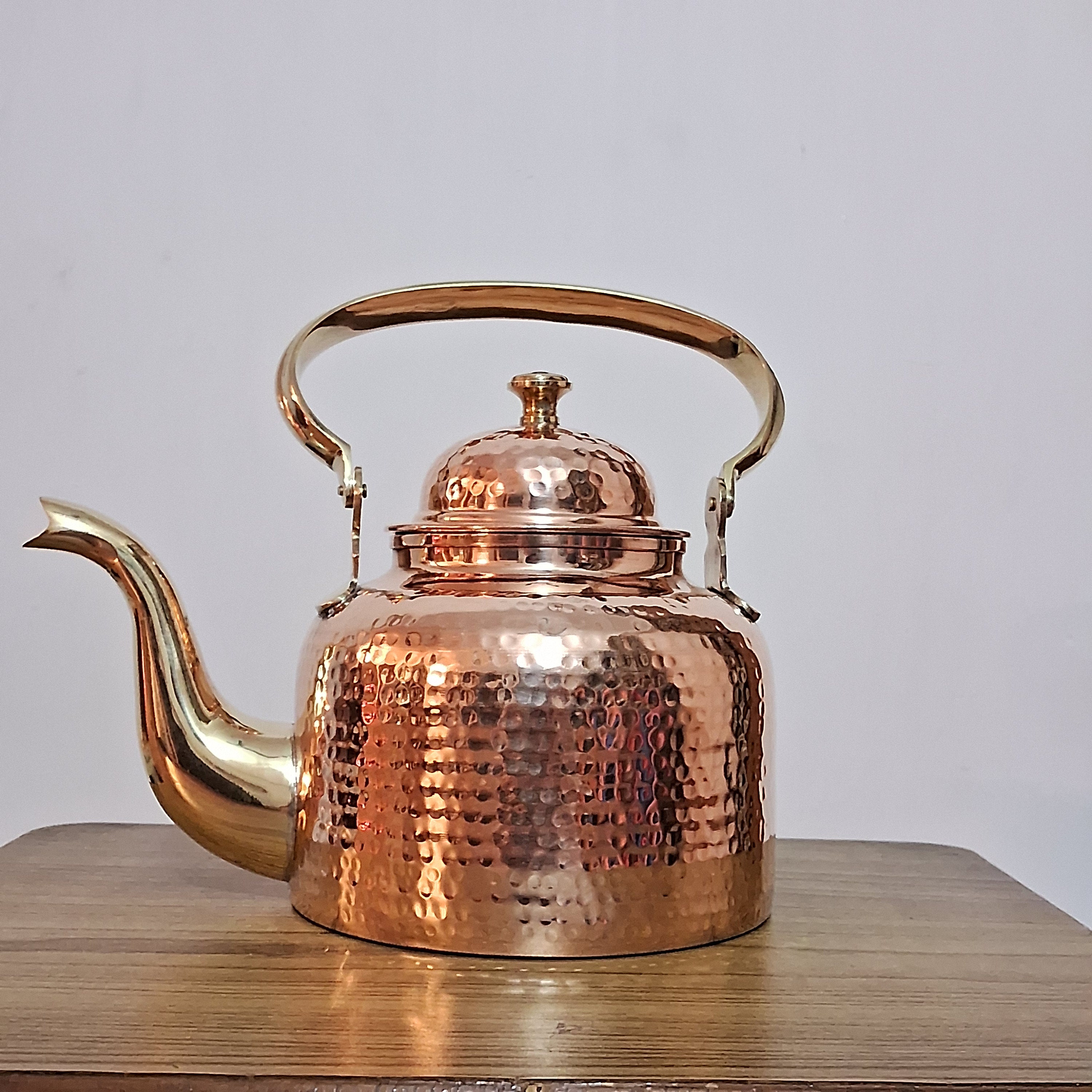 Polished Copper Teapot – 2L Capacity, Stainless Steel Interior, Wood Handle, Gas Stove Safe (Made In Italy)