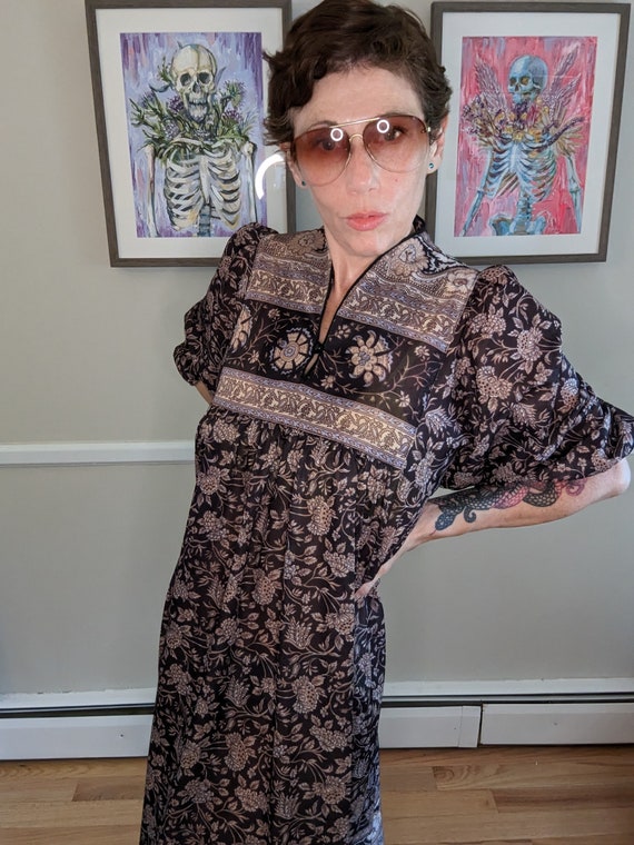 1970s Brown Floral Print Vintage Dress! - image 3