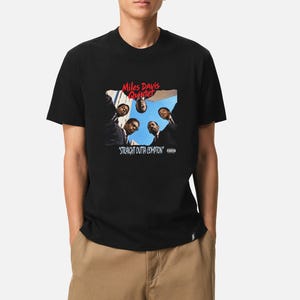 May include: A black short-sleeved t-shirt featuring a graphic print of the Miles Davis Quintet. The image shows five individuals looking down from above with the red text Miles Davis Quintet and the white text STRAIGHT OUTTA COMPTON.