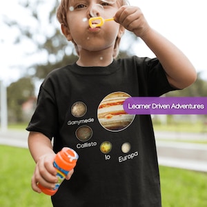 Camiseta infantil de algodón orgánico "Lunas de Júpiter" / Camiseta de ciencia espacial con e-book gratuito, regalo de astronomía para la educación en casa
