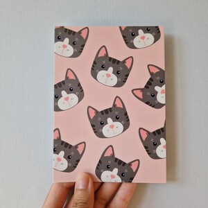 Leuke katten ansichtkaarten Set van 3 ansichtkaarten Uniek ontwerp Gedrukt op duurzaam papier Milieuvriendelijke verpakking Ansichtkaartenbundel A6 afbeelding 5