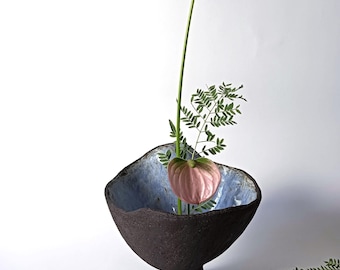 Handmade black stoneware sculptural vase, ikebana vase with a wavy shape. Vintage home decor. Elegant minimalist black vase sculpture.