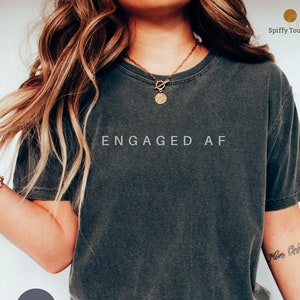 Camisa "Compromiso AF" con colores cómodos: regalo para despedida de soltera