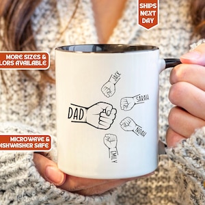 Personalisierte Papa Kaffeetasse, Papa Tasse mit Kindernamen, Vatertagsgeschenk von Kindern, Papa und Kinderhände Tasse, Papa Geschenk von Kindern, Papa Kaffeetasse