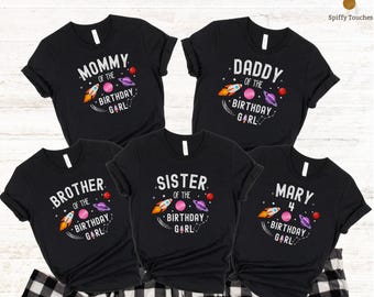 Personalisierte 4. Geburtstag Mädchen T-Shirts, Kinder benutzerdefinierte Jahr Shirt, Weltraum Geburtstag Familie passendes Shirt, Geburtstag Shirts, T-Shirts