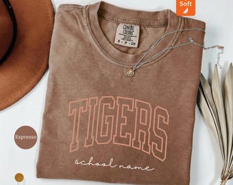 Comfort Colors® Custom School Spirit Shirt, voetbalshirt, T-shirt met schoollogo, shirt teammascotte, cadeau, shirt tijgers, wilde stakingen, panters, adelaars, shirt