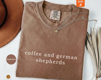 Camiseta de café y pastores alemanes, camiseta para amantes de los perros, camiseta con estampado de perro, camiseta de colores cómodos, regalo para dueños de perros, camiseta para mamás perrunas