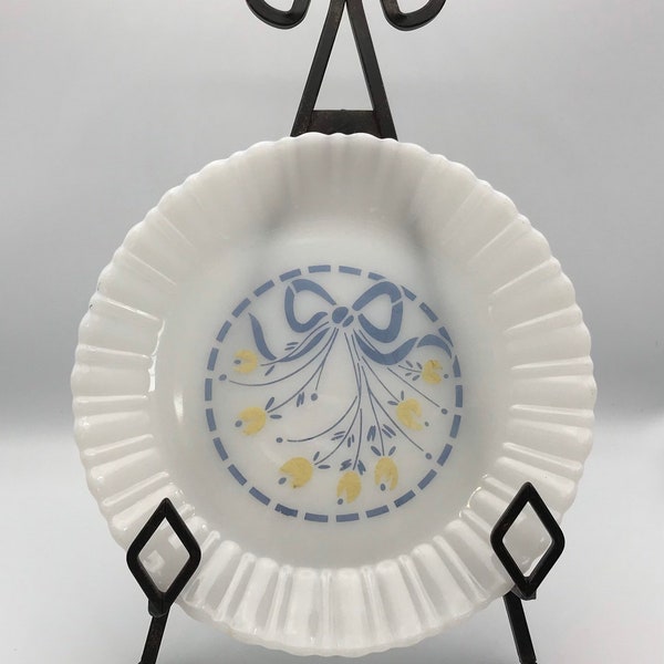 Termocrisa White with Yellow Tulip Flower and Blue Bow Milk Glass Lunch Plate : Mexico