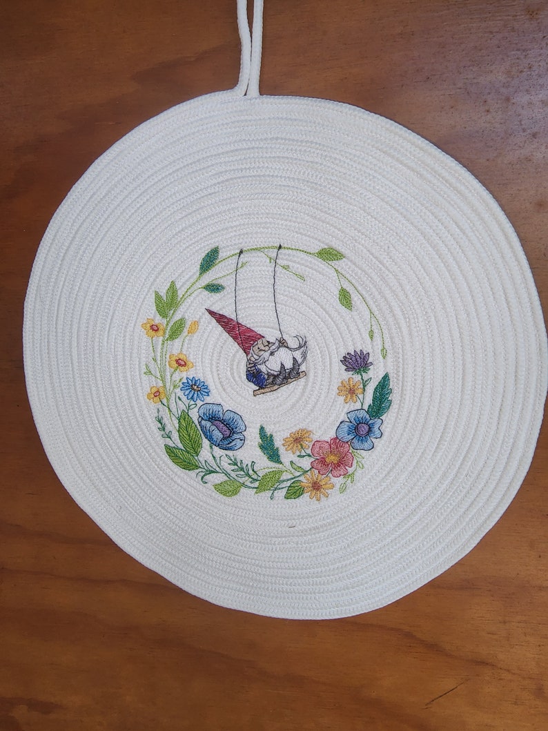 Homemade Woven Wall-hanging with Embroidery Bild 1