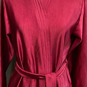 Vintage Women’s Housecoat/Robe Euro Shop Maroon