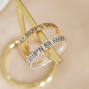 Anillo de nombre personalizado, anillo de coordenadas delicadas, anillo de longitud de latitud, banda apilable, joyería de ubicación personalizada, regalo de mejor amigo, anillo inicial