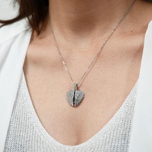 Anpassat halsband med dolt namn och skyddsängelvingar, hjärtformat hänge, diamantbesatt fotohalsband, minnessmycken, present till henne bild 6