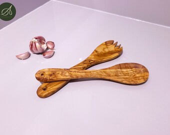 Set da portata per insalata in legno d'ulivo, composto da cucchiaio e forchetta in legno / Varie misure - Italia
