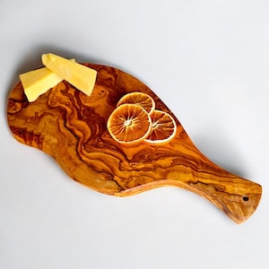 Personalised Olive Wood Irregular Shaped Handcrafted Wooden Charcuterie Cutting/Chopping Board with Handle
