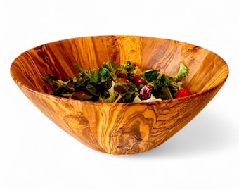 Ensaladera de madera de olivo grande, hecha a mano, con veta final.