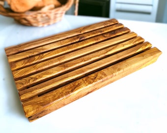 Planche à découper le pain en bois d'olivier, cadeau parents, cadeau mariage, cadeau