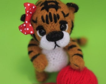 PDF Tutorial Baby Tiger amigurumi toy, 5 1/2 inches (14 cm)