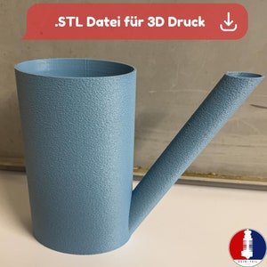 May include: A light blue plastic watering can with a spout. The watering can is designed for 3D printing. The image includes the text '.STL Datei für 3D Druck' and a download icon.