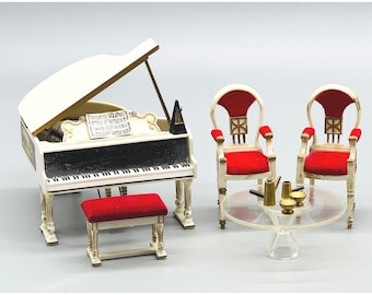 Muebles ideales para la casa de muñecas Petite Princess: piano de cola, sillas, mesa y taburete.