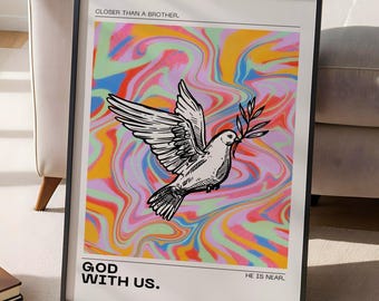 Könnte beinhalten: Ein farbenfroher abstrakter Druck mit einer weißen Taube, die einen Olivenzweig hält. Der Text "God With Us. He is Near." befindet sich am unteren Rand des Drucks.